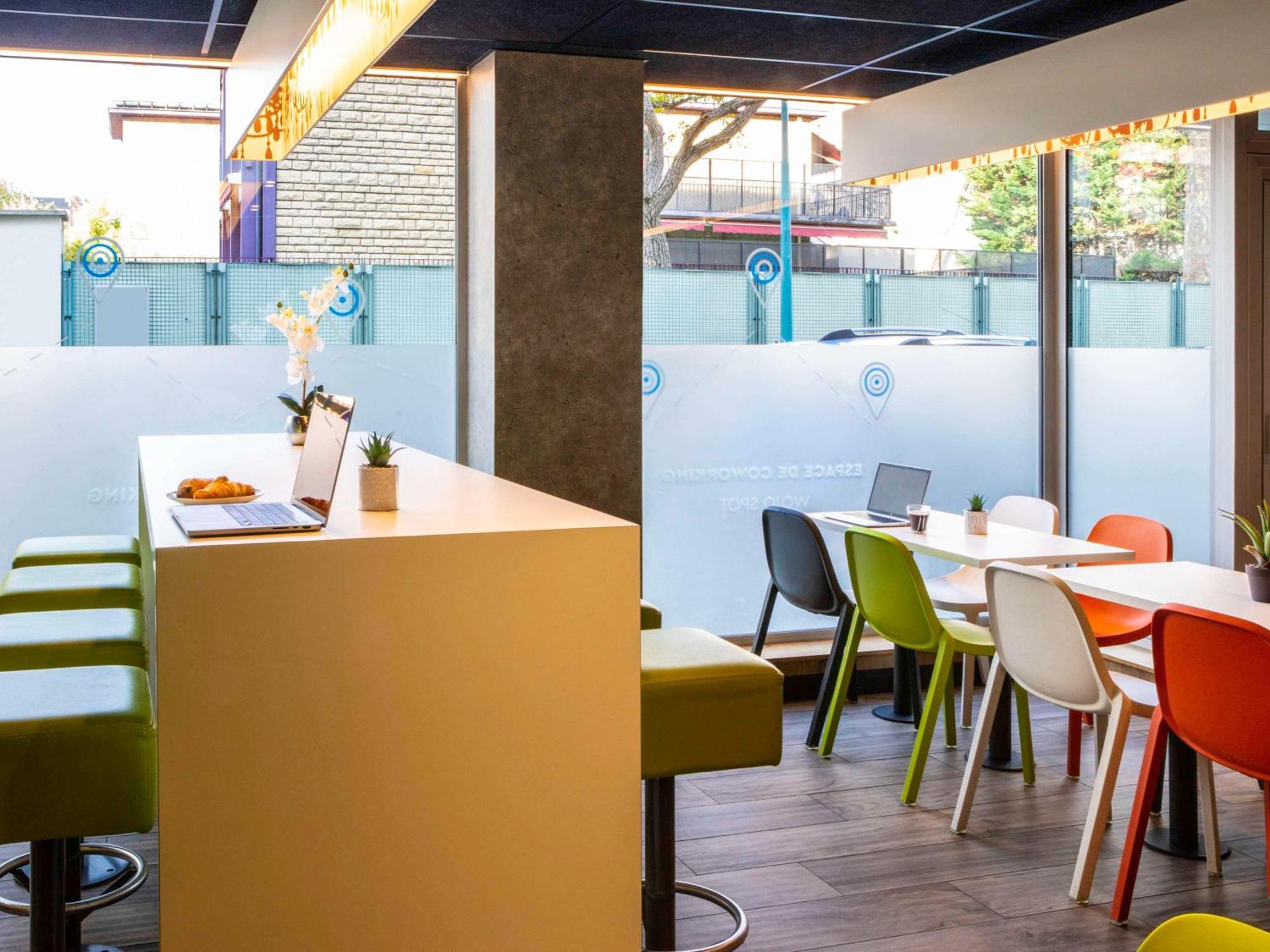 Ibis Budget Paris Clichy Mairie Екстер'єр фото