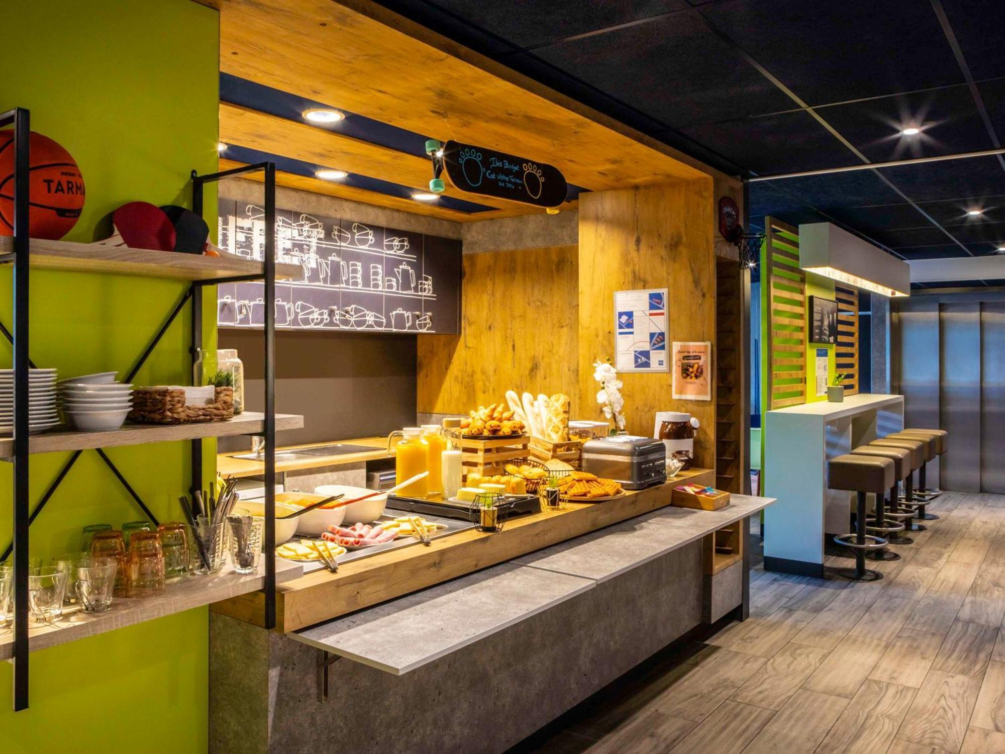 Ibis Budget Paris Clichy Mairie Екстер'єр фото