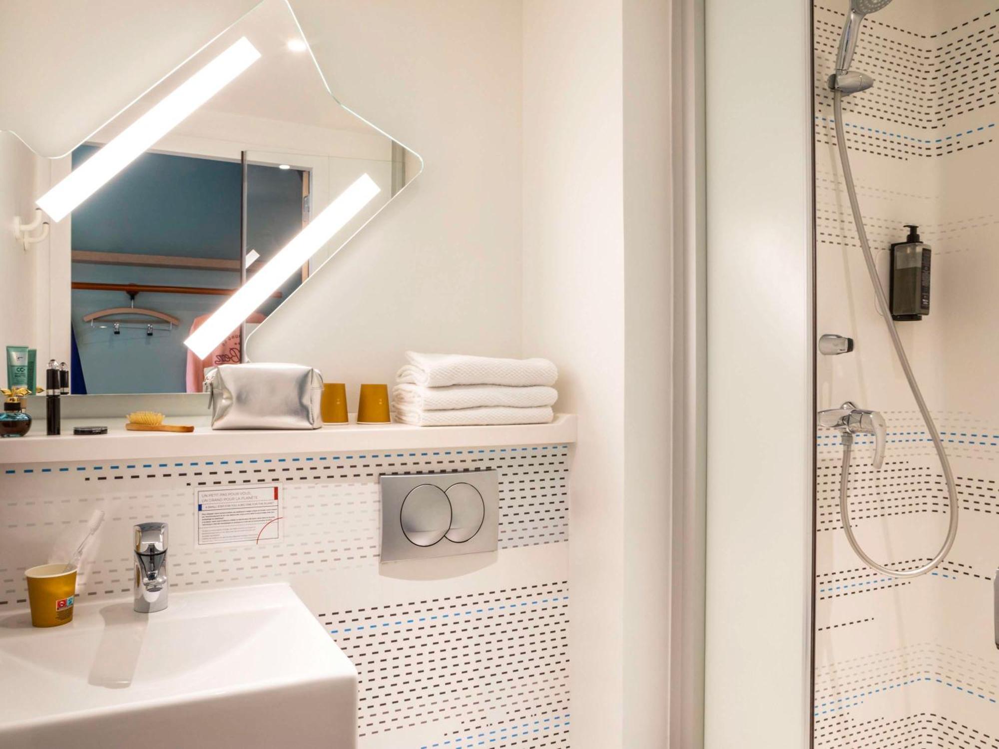 Ibis Budget Paris Clichy Mairie Екстер'єр фото