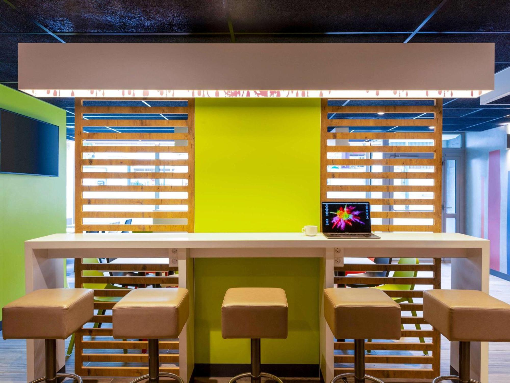 Ibis Budget Paris Clichy Mairie Екстер'єр фото